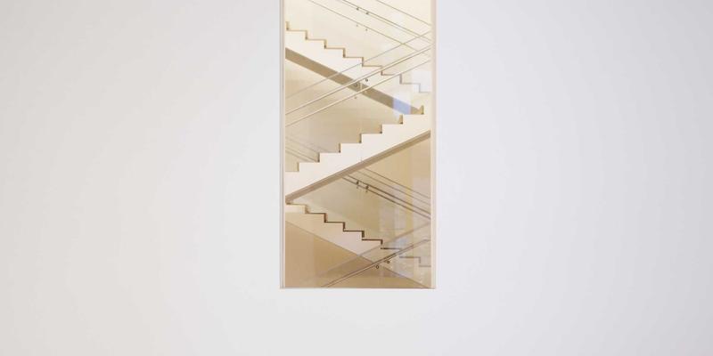 纳斯达克交易所外景，标志性建筑与电子显示屏展示股票代码